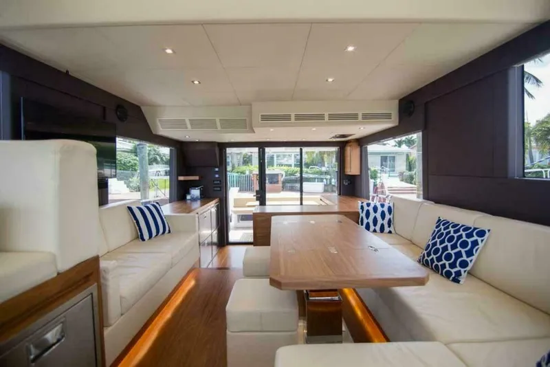 Slide: The Image of Sundeck 580 Sport 2019 - 10