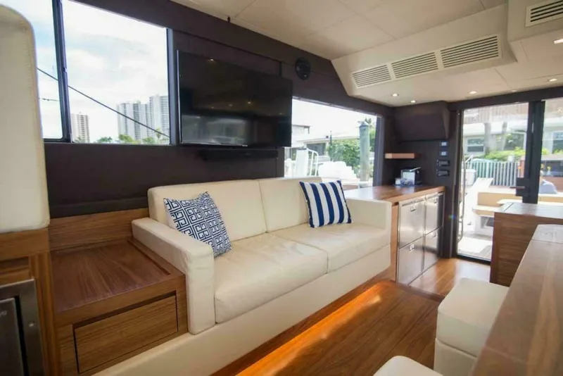 Slide: The Image of Sundeck 580 Sport 2019 - 12