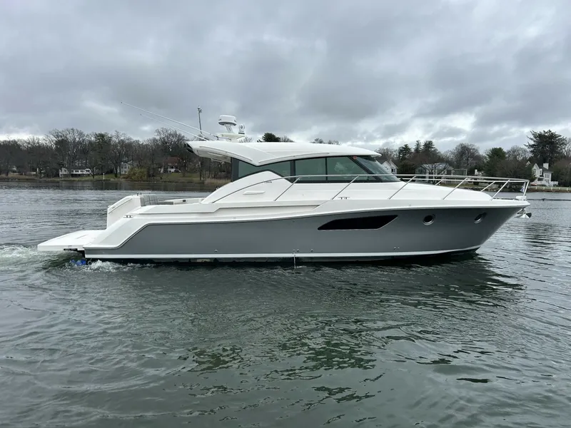 The Image of Tiara C44 Coupe 2016 - 0