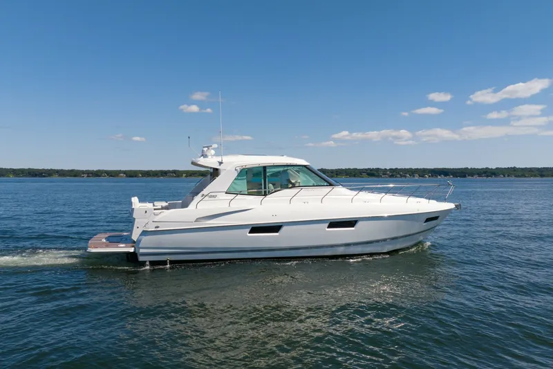 The Image of Cruisers 48 Cantius 2013 - 0