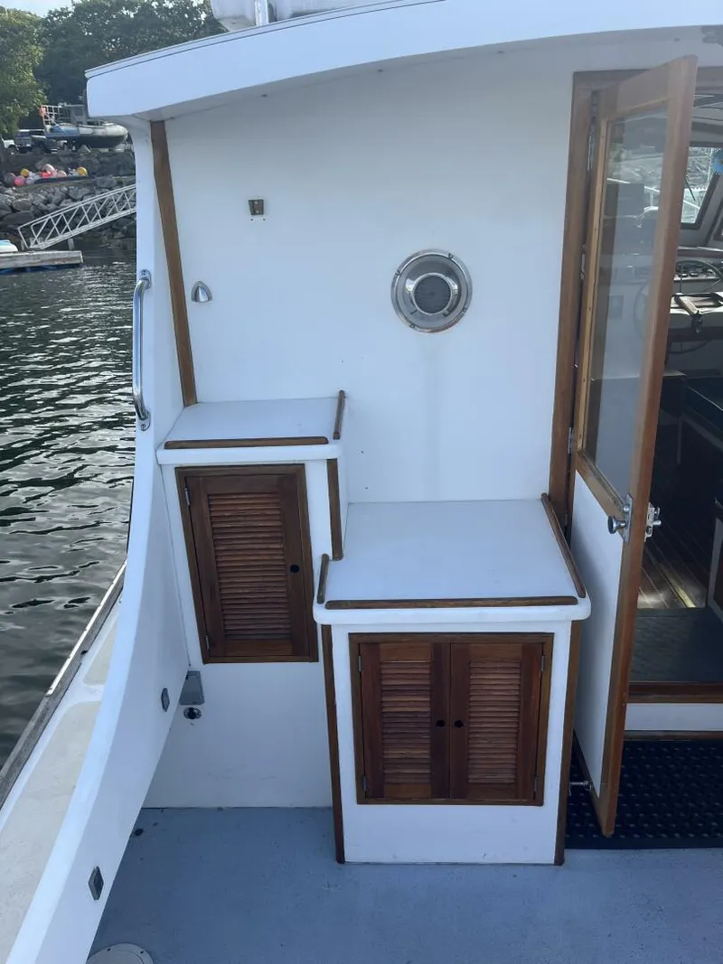 Slide: The Image of Wilbur Flybridge Cruiser 1986 - 10