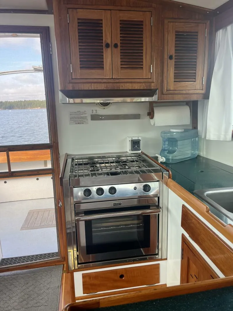 Slide: The Image of Wilbur Flybridge Cruiser 1986 - 16