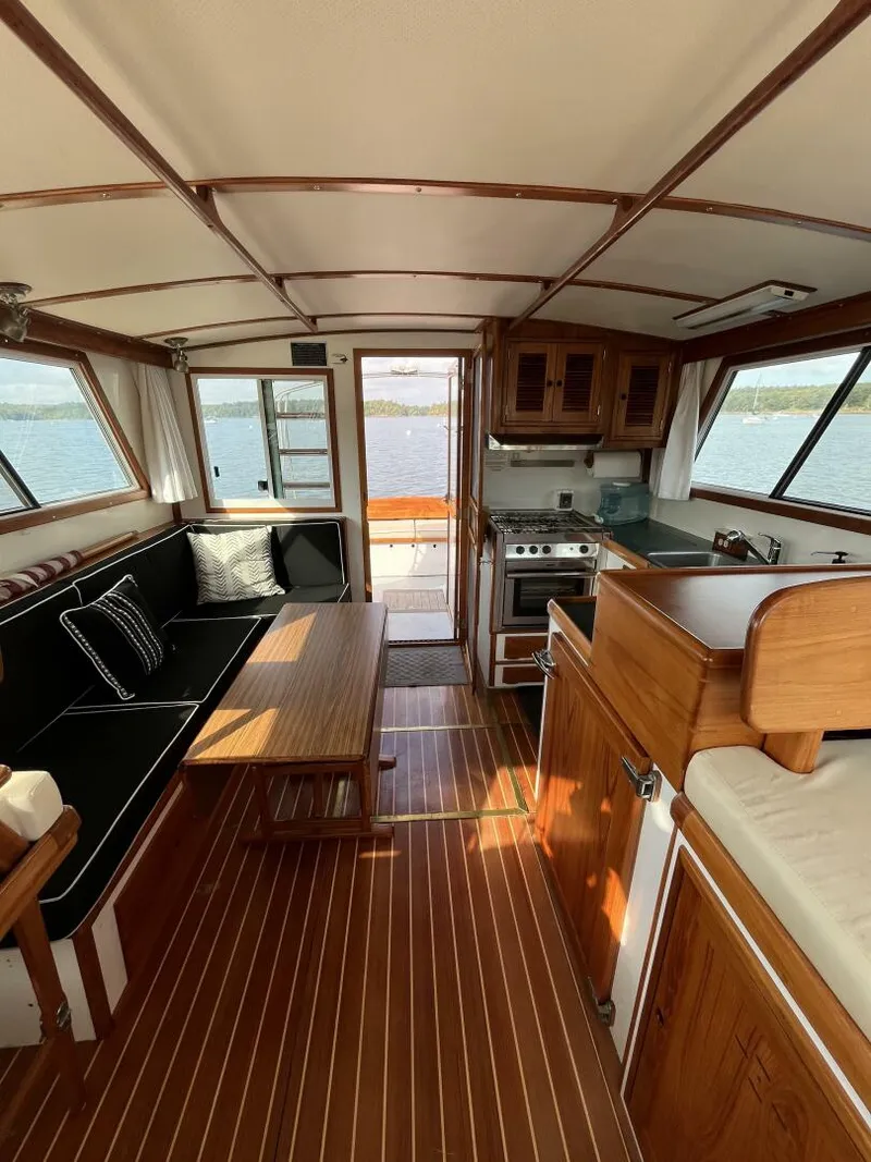 Slide: The Image of Wilbur Flybridge Cruiser 1986 - 17