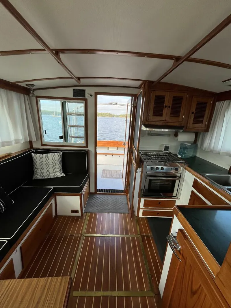 Slide: The Image of Wilbur Flybridge Cruiser 1986 - 18
