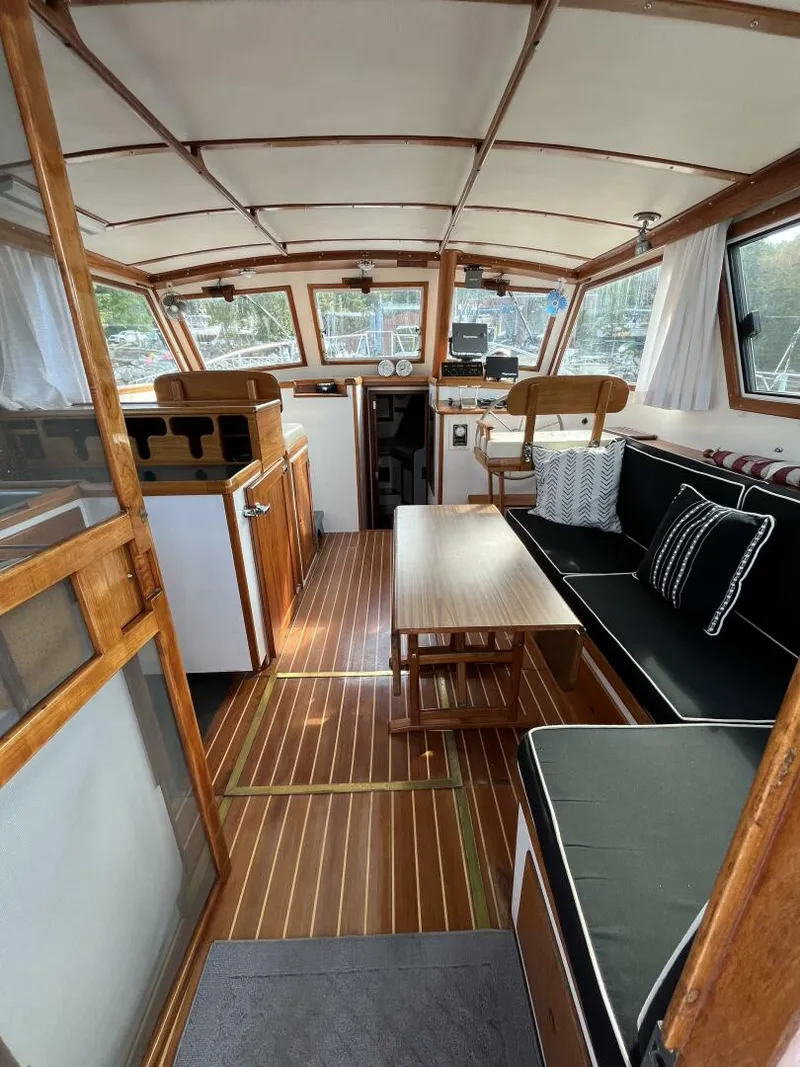 Slide: The Image of Wilbur Flybridge Cruiser 1986 - 19