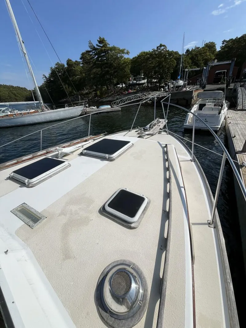 Slide: The Image of Wilbur Flybridge Cruiser 1986 - 2