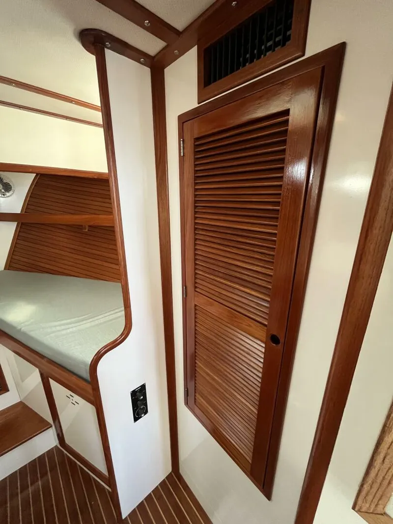 Slide: The Image of Wilbur Flybridge Cruiser 1986 - 23