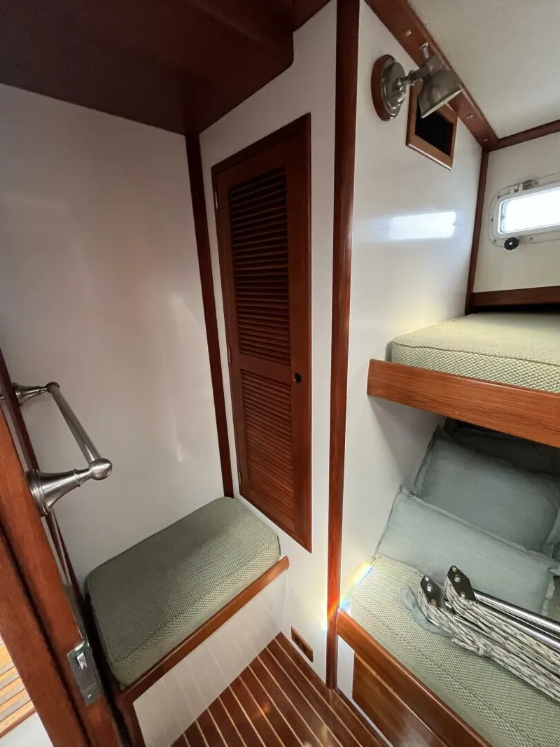 Slide: The Image of Wilbur Flybridge Cruiser 1986 - 26