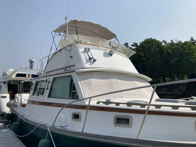 Slide: The Image of Wilbur Flybridge Cruiser 1986 - 5