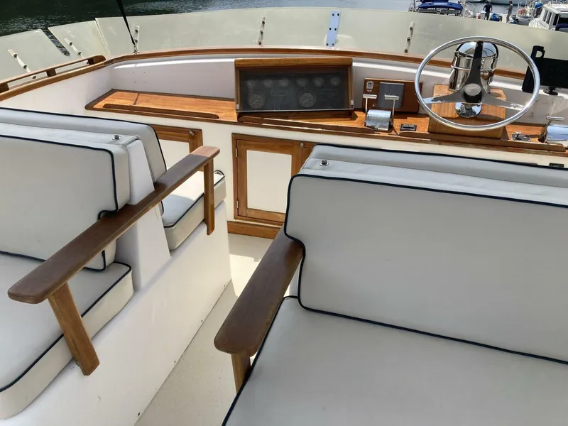 Slide: The Image of Wilbur Flybridge Cruiser 1986 - 6