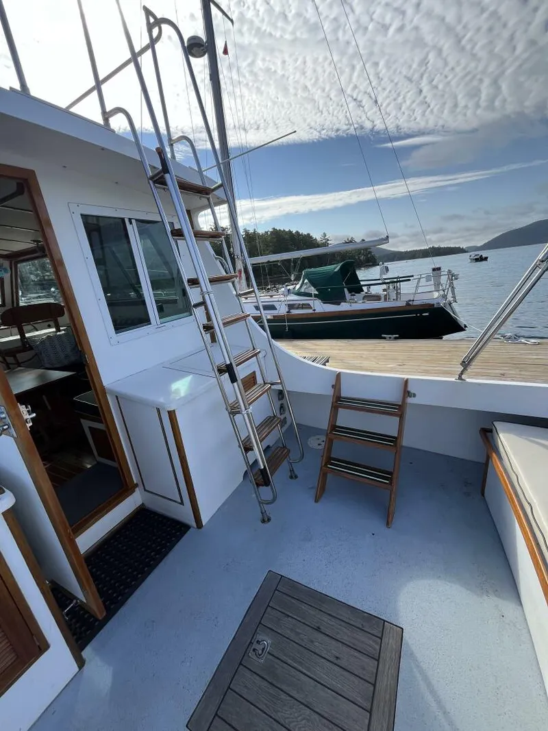 Slide: The Image of Wilbur Flybridge Cruiser 1986 - 9