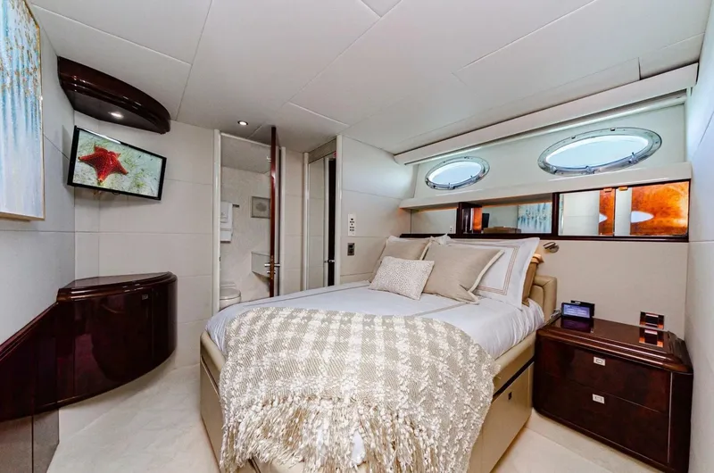 Slide: The Image of Lazzara 94 Motor Yacht 2001 - 38