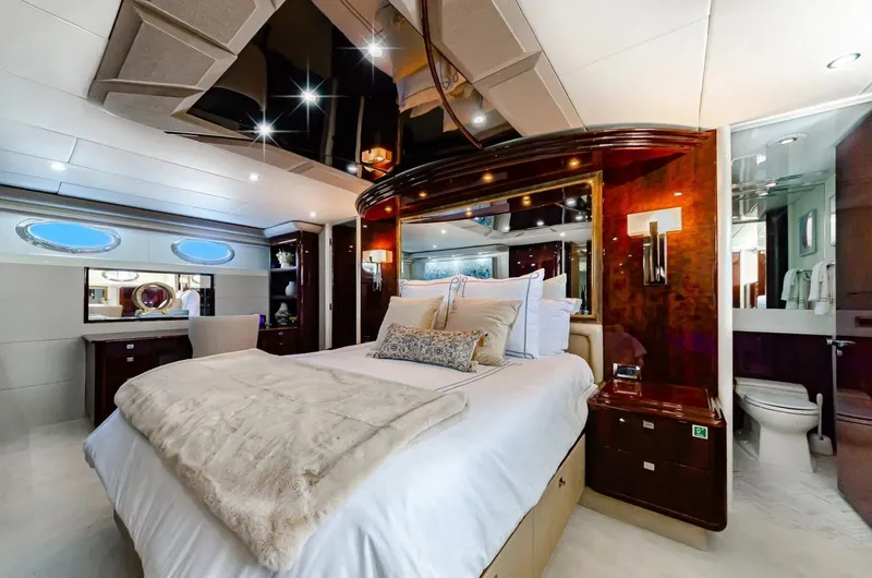 Slide: The Image of Lazzara 94 Motor Yacht 2001 - 4