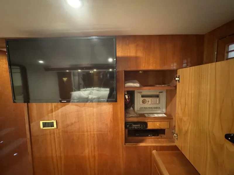 Slide: The Image of Altima 55 Pilothouse 2004 - 40
