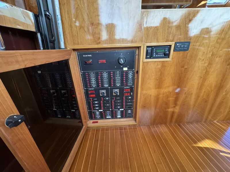 Slide: The Image of Altima 55 Pilothouse 2004 - 51