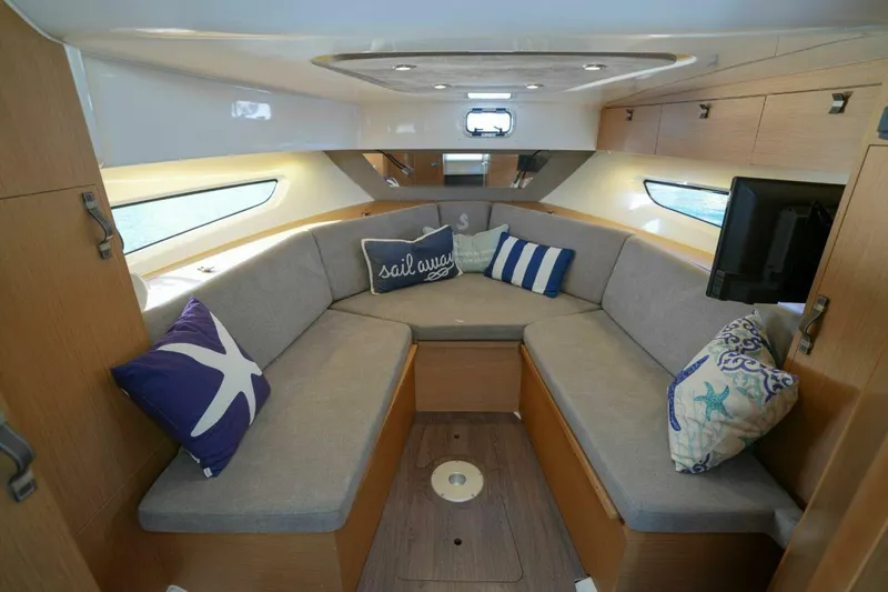 Slide: The Image of Beneteau Flyer 10 2020 - 11