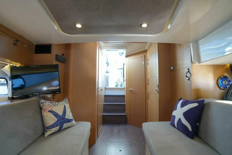 Slide: The Image of Beneteau Flyer 10 2020 - 13