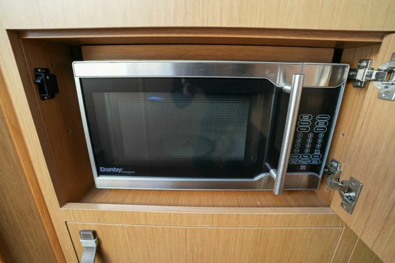 Slide: The Image of Beneteau Flyer 10 2020 - 14