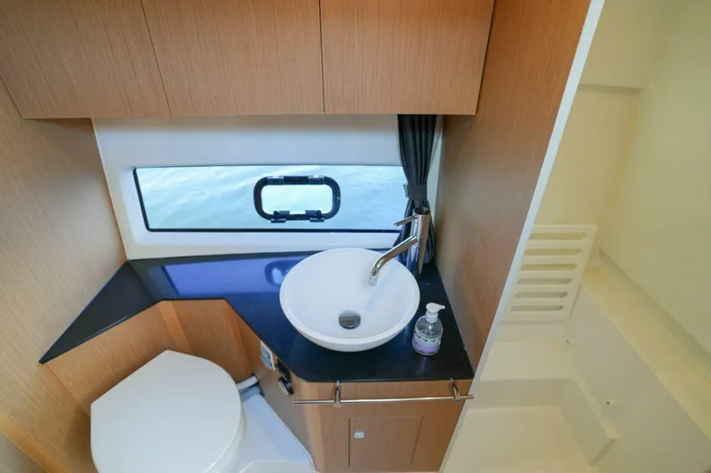 Slide: The Image of Beneteau Flyer 10 2020 - 17