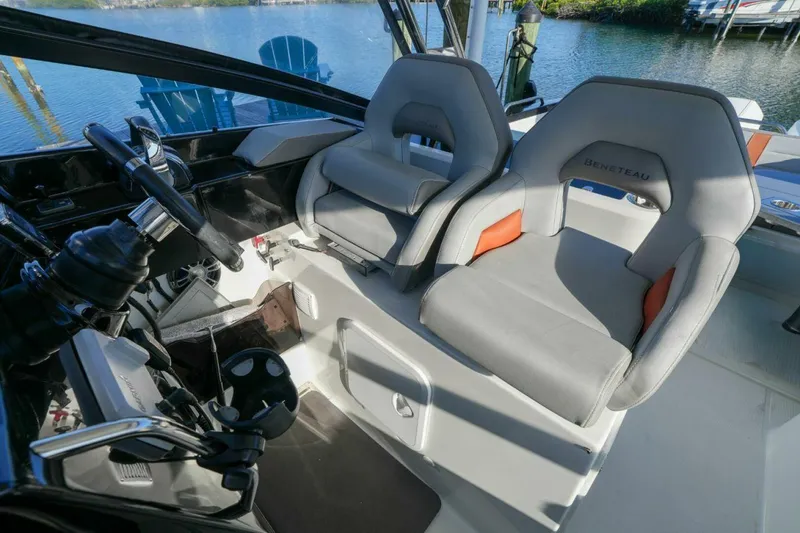 Slide: The Image of Beneteau Flyer 10 2020 - 18