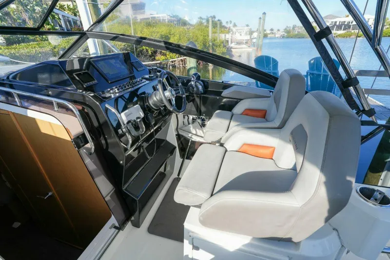 Slide: The Image of Beneteau Flyer 10 2020 - 19