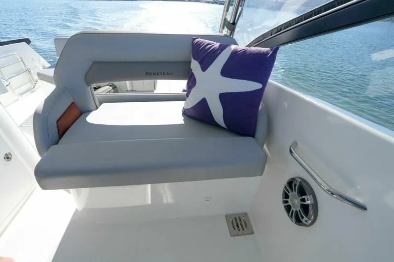 Slide: The Image of Beneteau Flyer 10 2020 - 3