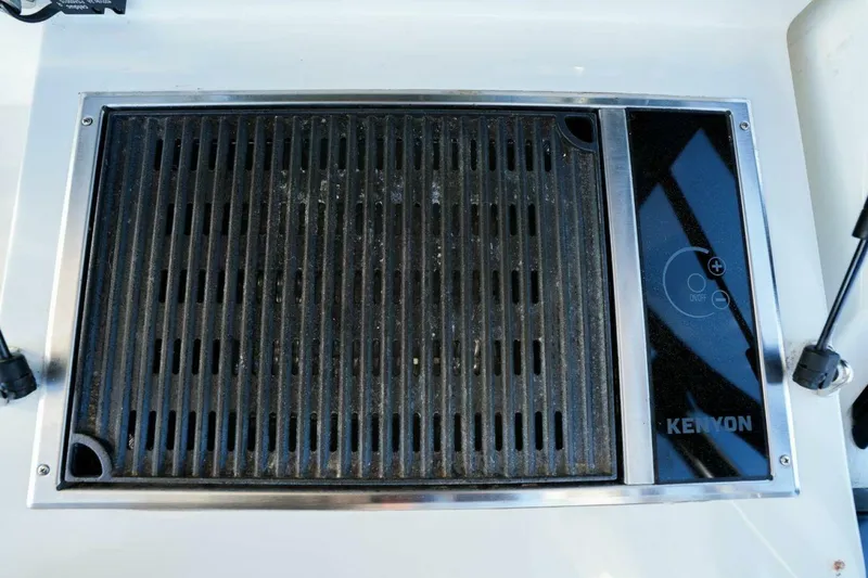 Slide: The Image of Beneteau Flyer 10 2020 - 7