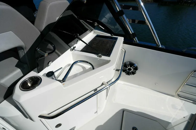 Slide: The Image of Beneteau Flyer 10 2020 - 8