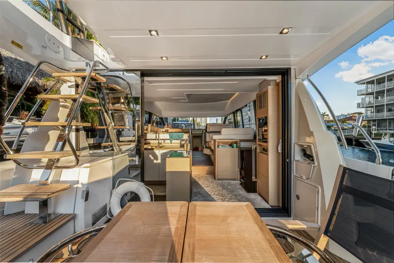 Slide: The Image of Prestige 520 2018 - 12