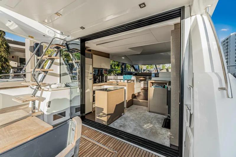 Slide: The Image of Prestige 520 2018 - 13