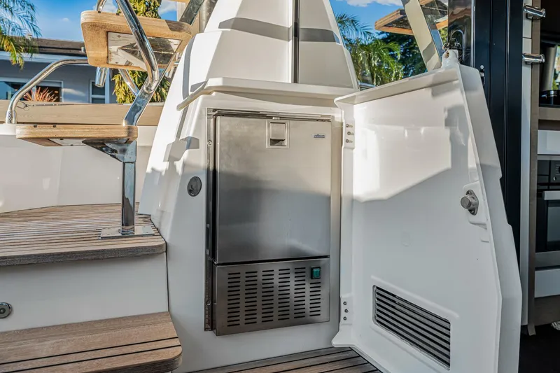 Slide: The Image of Prestige 520 2018 - 15