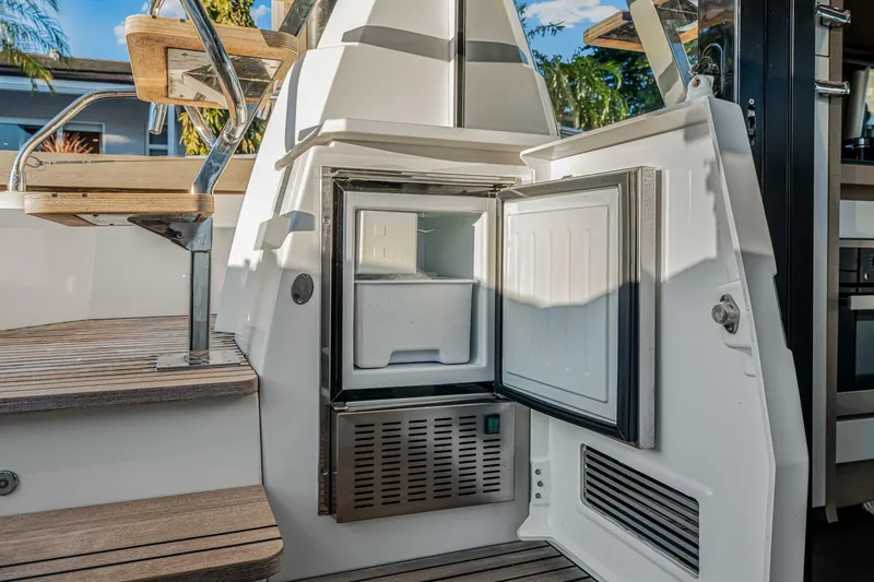 Slide: The Image of Prestige 520 2018 - 16