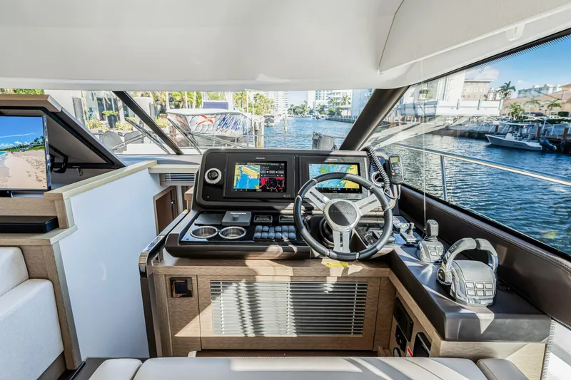 Slide: The Image of Prestige 520 2018 - 28