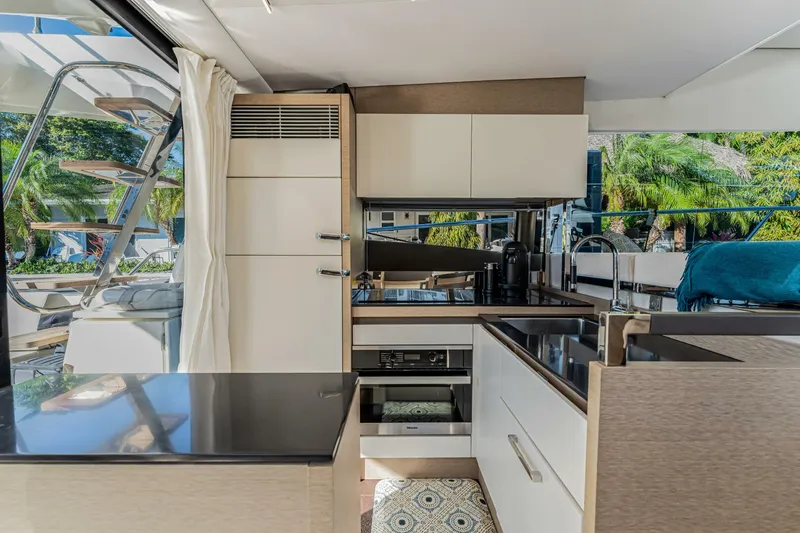 Slide: The Image of Prestige 520 2018 - 32