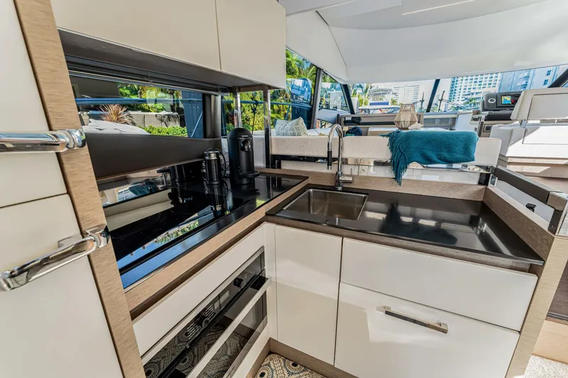 Slide: The Image of Prestige 520 2018 - 34