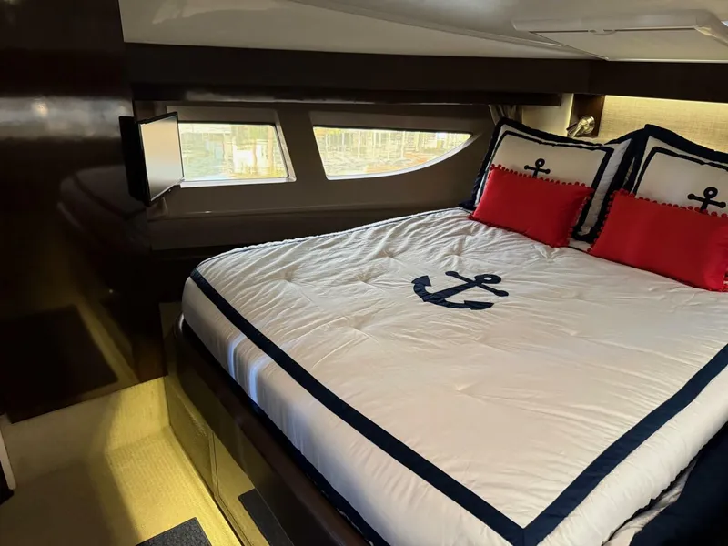 Slide: The Image of Sea Ray 40 Sundancer 2016 - 11