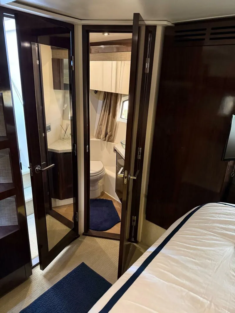 Slide: The Image of Sea Ray 40 Sundancer 2016 - 12
