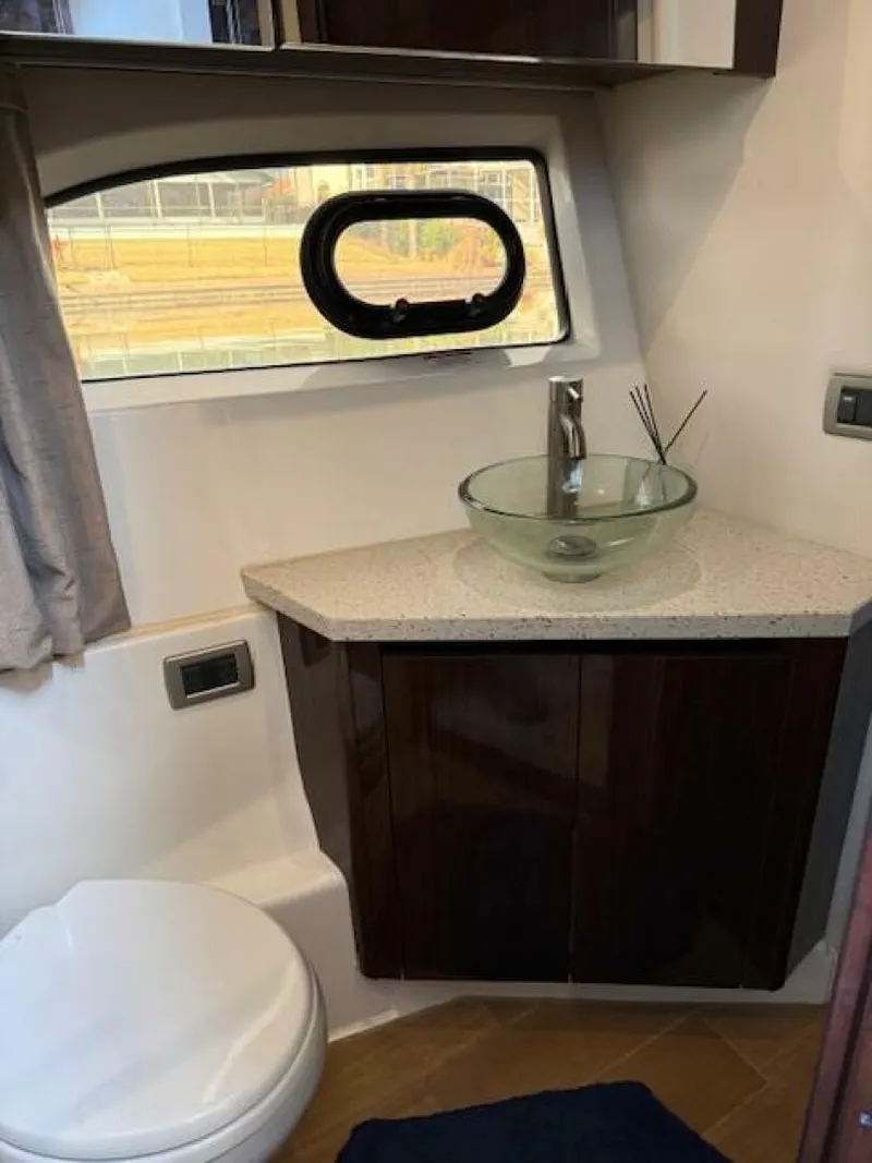 Slide: The Image of Sea Ray 40 Sundancer 2016 - 15