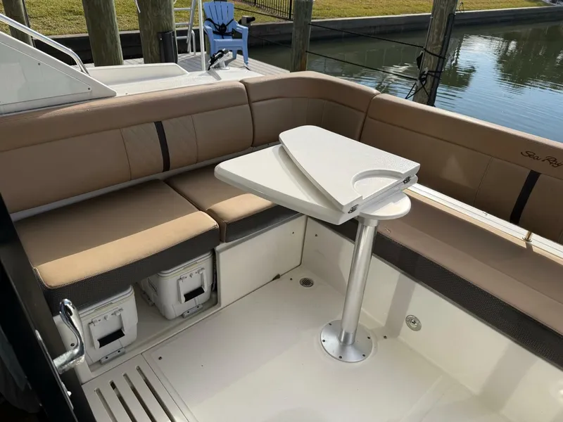 Slide: The Image of Sea Ray 40 Sundancer 2016 - 18