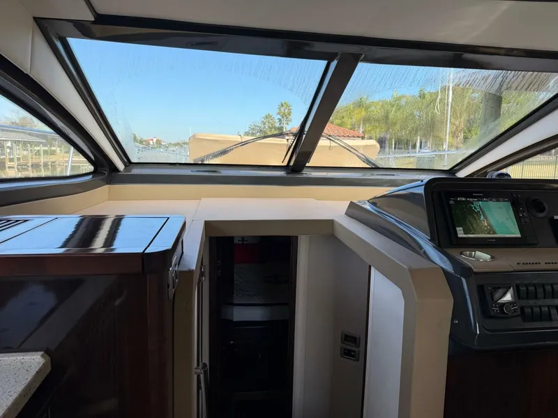 Slide: The Image of Sea Ray 40 Sundancer 2016 - 19