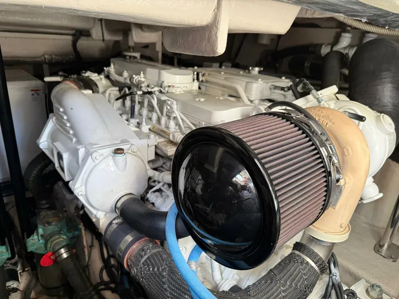Slide: The Image of Sea Ray 40 Sundancer 2016 - 25