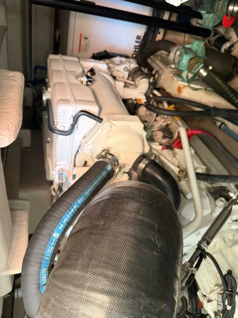 Slide: The Image of Sea Ray 40 Sundancer 2016 - 26