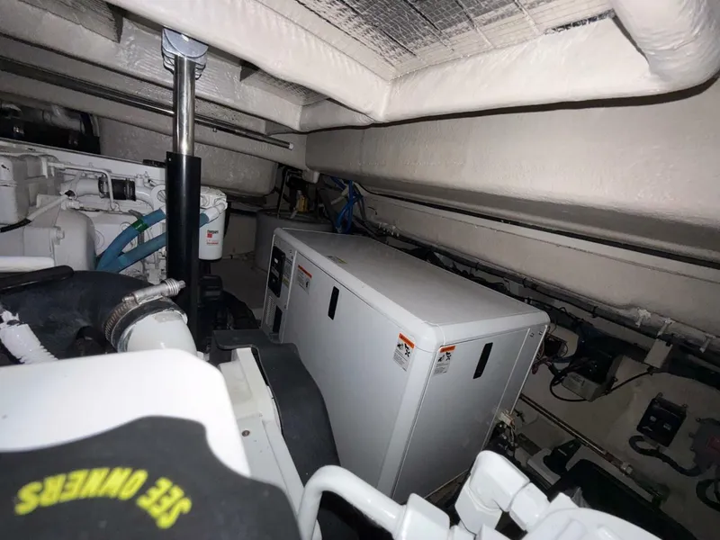 Slide: The Image of Sea Ray 40 Sundancer 2016 - 27
