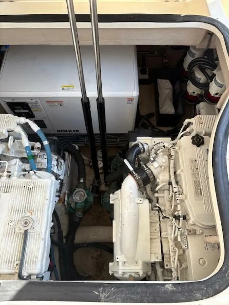 Slide: The Image of Sea Ray 40 Sundancer 2016 - 28