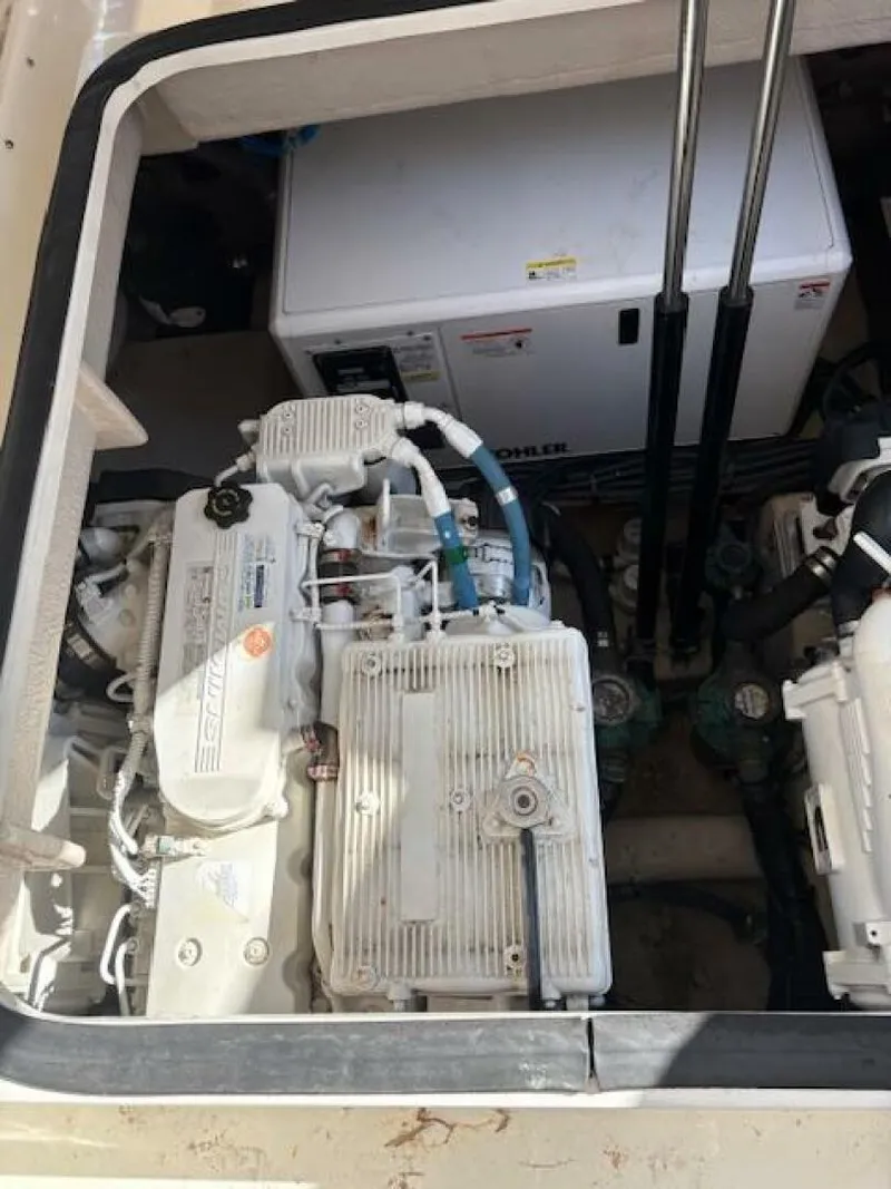 Slide: The Image of Sea Ray 40 Sundancer 2016 - 29