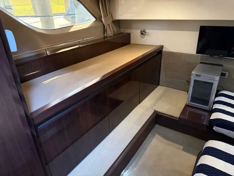 Slide: The Image of Sea Ray 40 Sundancer 2016 - 5