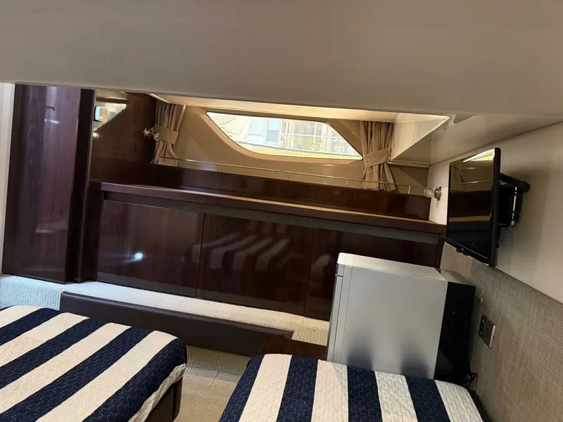 Slide: The Image of Sea Ray 40 Sundancer 2016 - 6