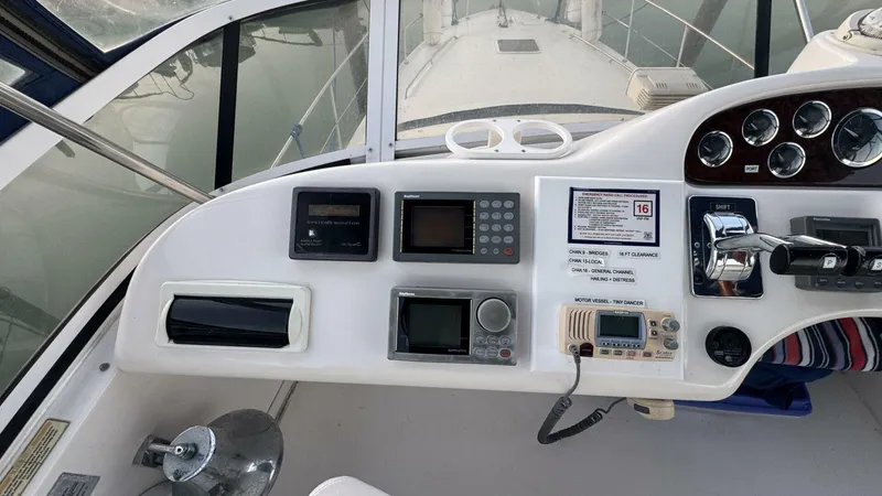 Slide: The Image of Sea Ray 420 Aft Cabin 2000 - 15