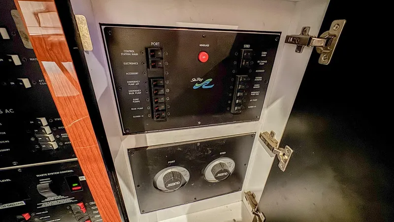 Slide: The Image of Sea Ray 420 Aft Cabin 2000 - 33