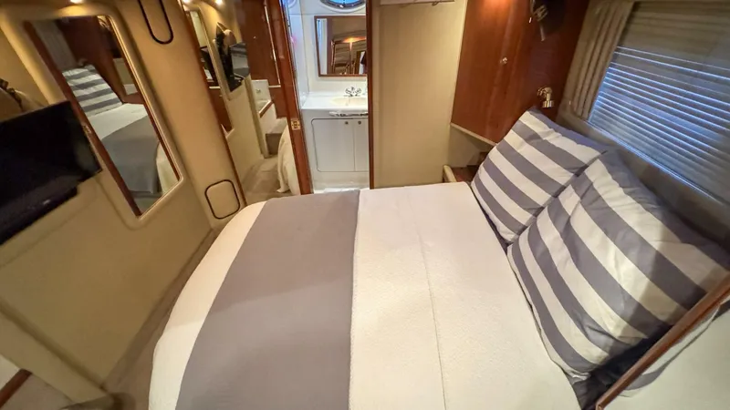 Slide: The Image of Sea Ray 420 Aft Cabin 2000 - 36